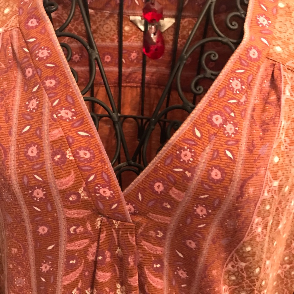 Lucky Brand tunic v-neck top. Rust/Brown 1X - Picture 2 of 5